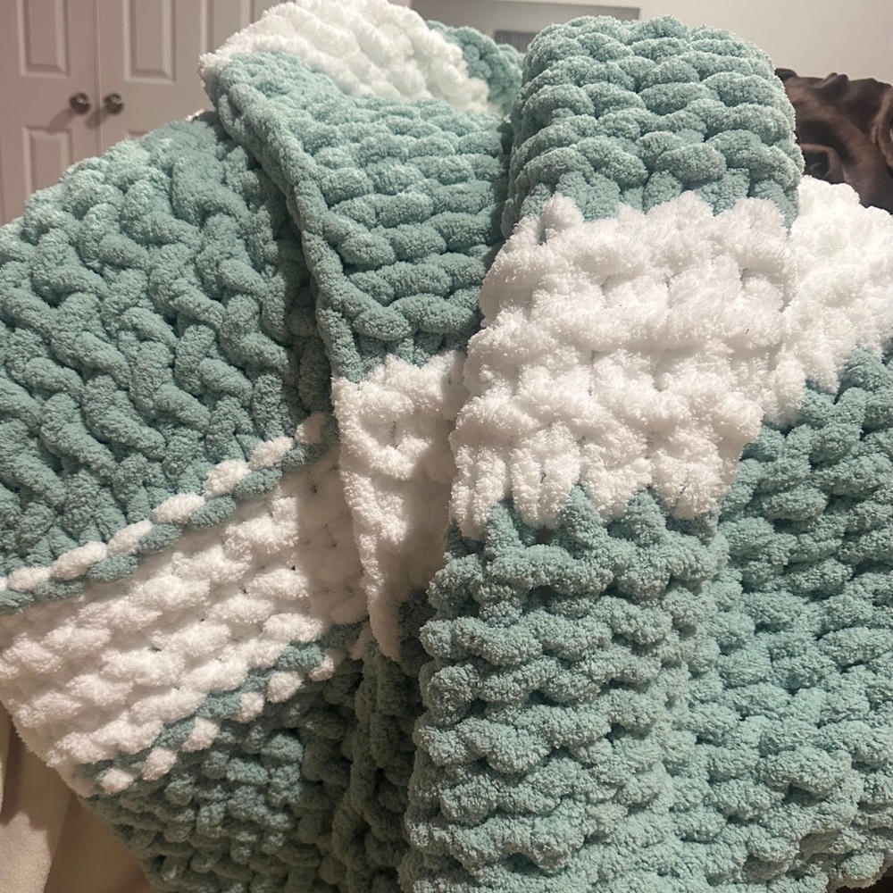 Chunky handmade blanket!! Brand new